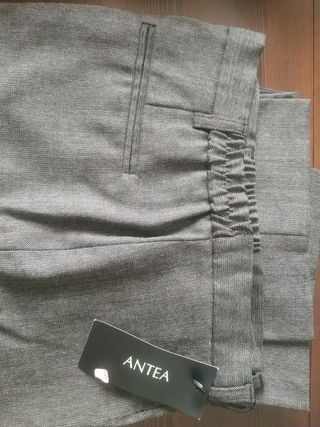 Pantalón de Señora, del Corte Inglés. Es talla 40