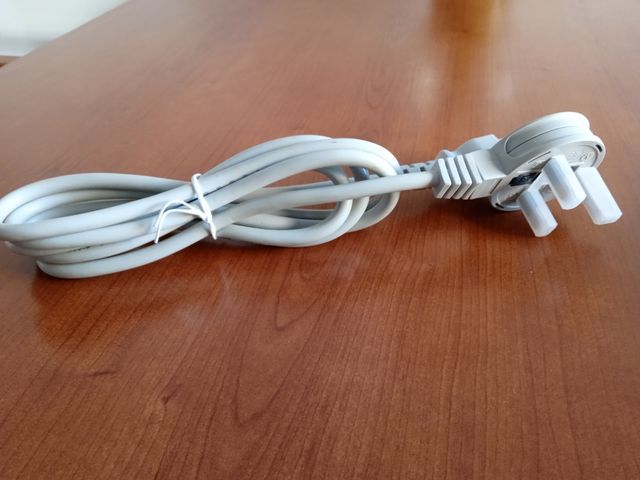 Cable de alimentación con enchufe británico