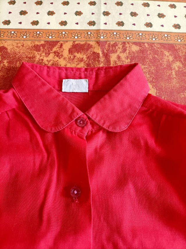 Camicetta rossa leggera a maniche lunghe