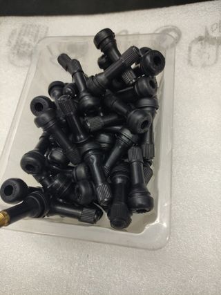 VALVULAS TR 438 . RUEDA TRASERA SCOOTER SILENCE .