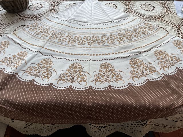 Tovaglia rotonda 8 pp con tovaglioli