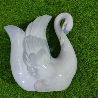 Cisne Zaphir by Lladro