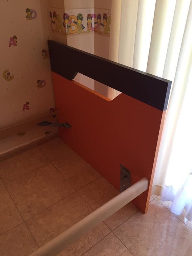 Dormitorio infantil(cama, lampara techo y mesilla)