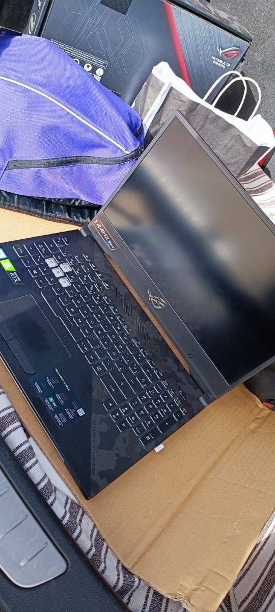 ASUS ROG STRIX SCAR II i7 2070 32 GB RAM 4 TB SSD