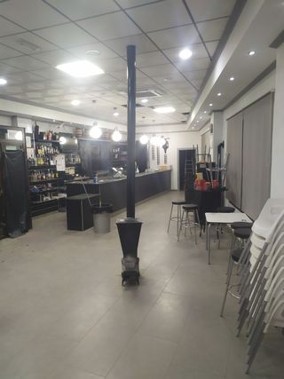 Café bar y tienda -local
