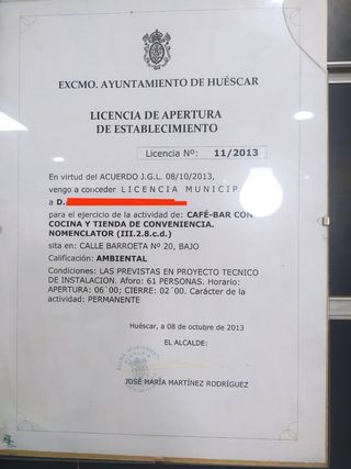 Café bar y tienda -local