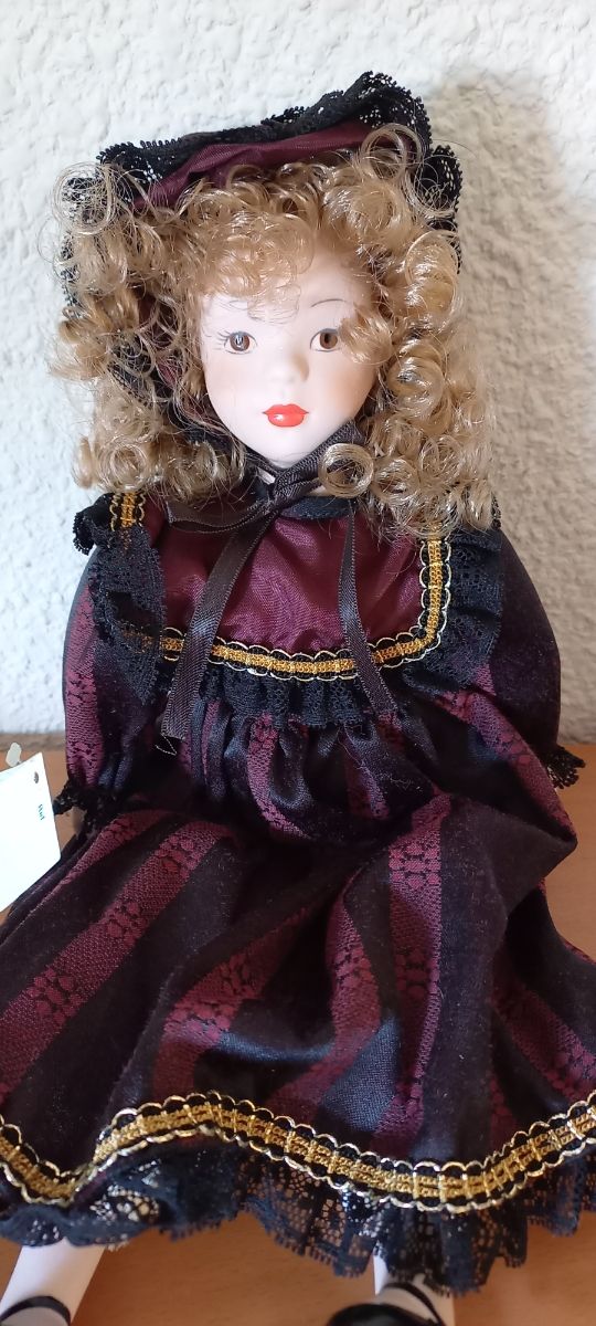 Muñeca porcelana marca Fanas