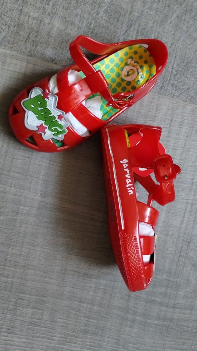 Sandalias Garvalín rojas para el agua