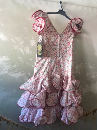Traje de Flamenco NUEVO. Sin estrenar. 8-10 años