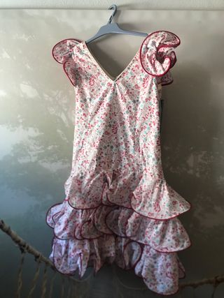 Traje de Flamenco NUEVO. Sin estrenar. 8-10 años