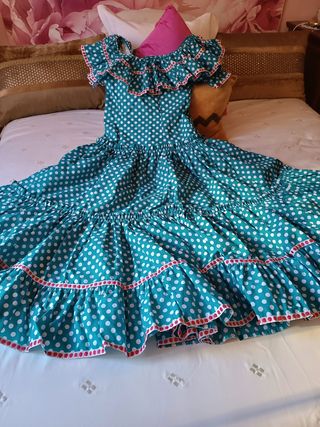 Traje Flamenca. Rocío. Feria. Bata Rociera Lunares