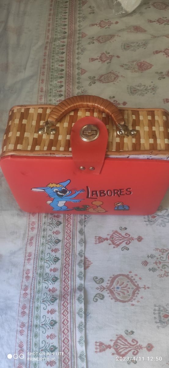 Maleta de labores vintage 