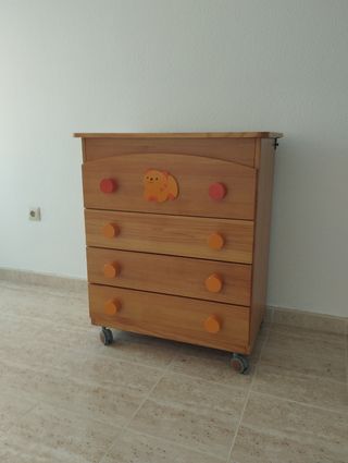 cómoda de 4 cajones