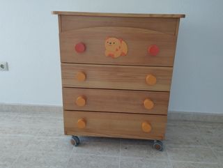 cómoda de 4 cajones