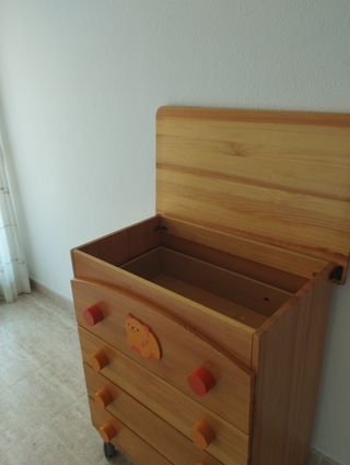 cómoda de 4 cajones