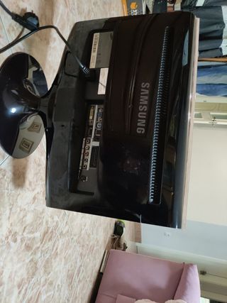 se vende torre más televisión Samsung de 19 pulgad