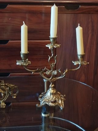 Orologio da tavolo in bronzo e due lampadari