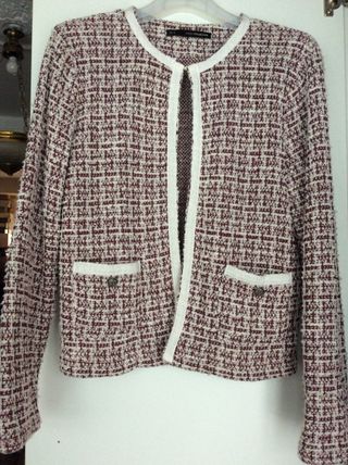 CHAQUETA JASPEADA CON BORDE BLANCO. PUNTO