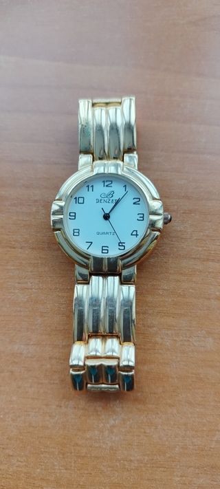 Reloj dorado 