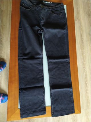 pantalón vaquero negro 