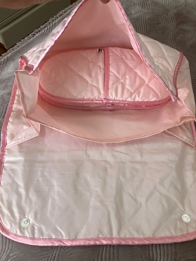 Bolsa viaje prendas delicadas con zapatillas