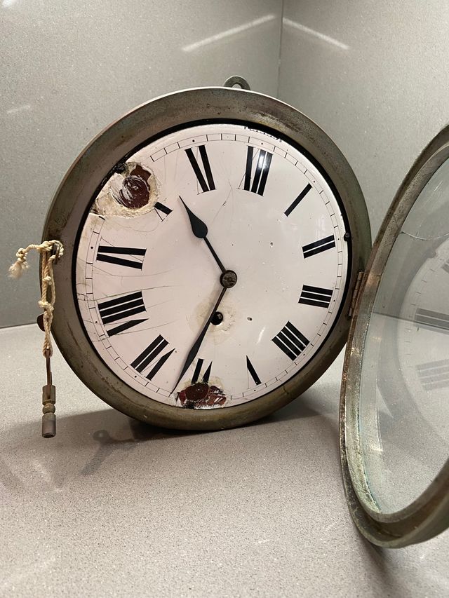 Reloj antiguo de barco original.