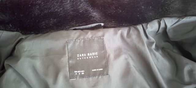 Abrigo de plumas Zara azul entallada