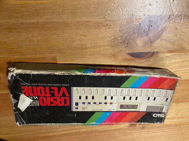 Piano y calculadora Casio