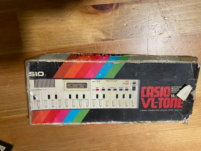 Piano y calculadora Casio