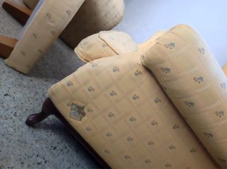 Sillón orejero + butaca para pies