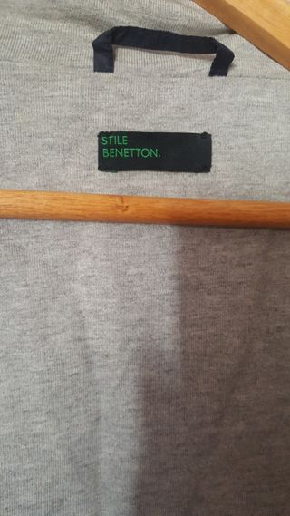 Anorak Benetton azul marino niño 11-12 años.