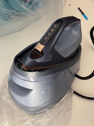 Plancha  con caldera a estrenar electrolux