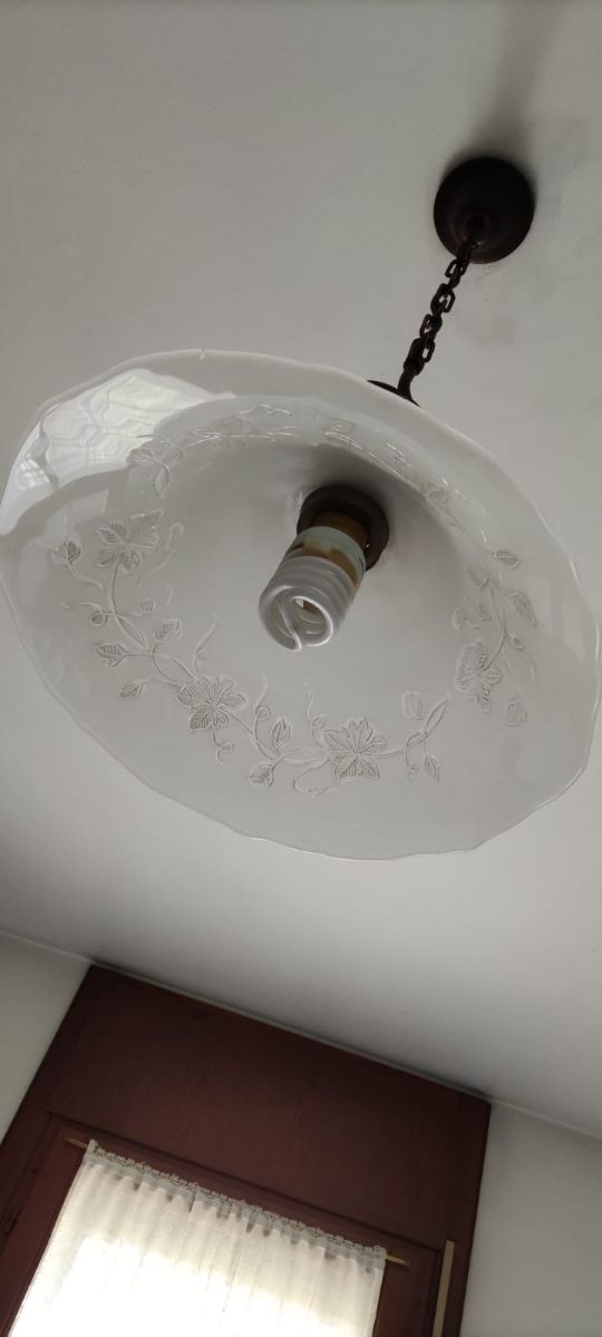 lampadario vetro e ferro battuto