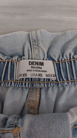 Pantalon vaquero corto Demin talla XS Bershka Cint