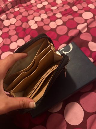 Monedero guess negro brillante