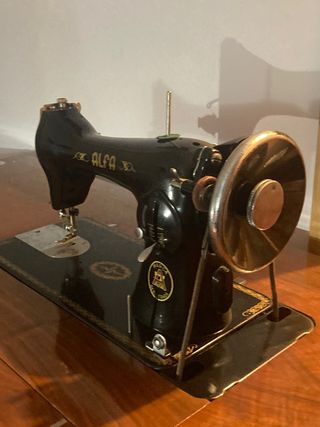 Máquina de coser Alfa