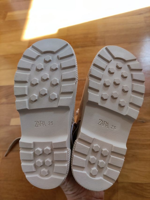 Bota deportiva piel Zara blanco crudo talla 25