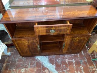 Mueble  de entrada antigua con espejo