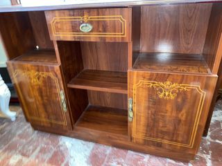 Mueble  de entrada antigua con espejo