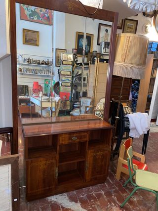 Mueble  de entrada antigua con espejo