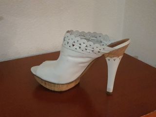 Sandalia tacón blanco Guess 40