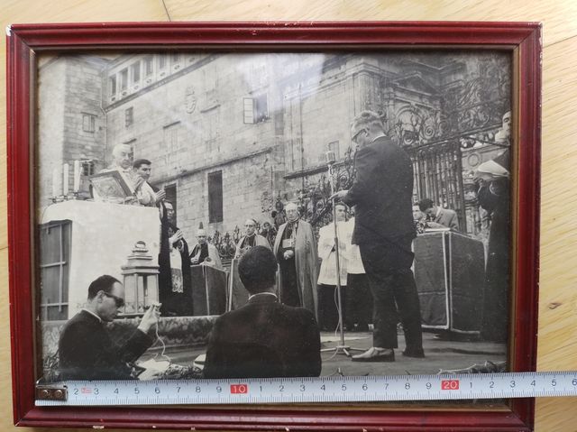 2 antiguas fotos, acto religioso Pz del Obradoiro