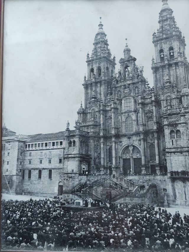 2 antiguas fotos, acto religioso Pz del Obradoiro