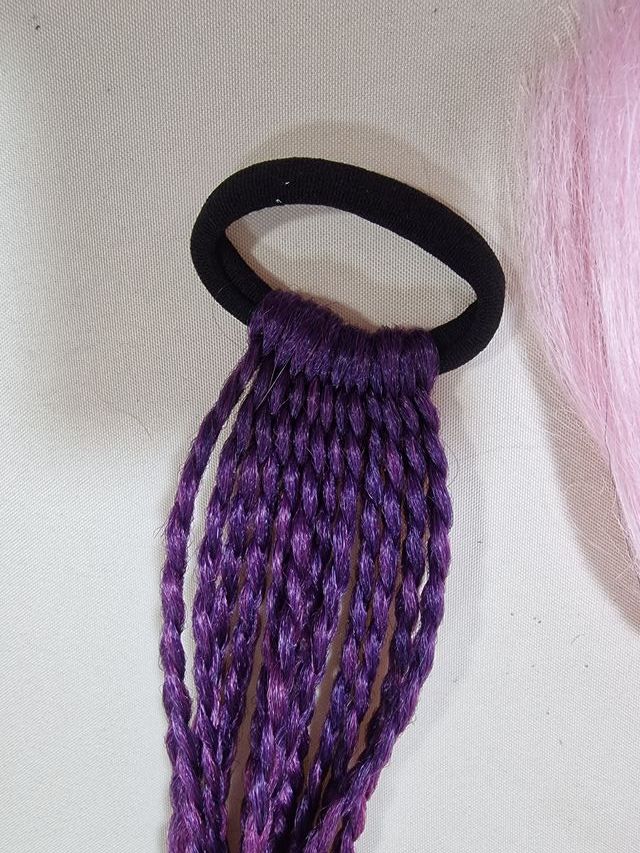 Goma con trenzas nueva en su bolsa