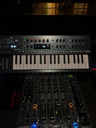 Alquiler Cdjs 2000 nexus 2 y mixer Xone 92