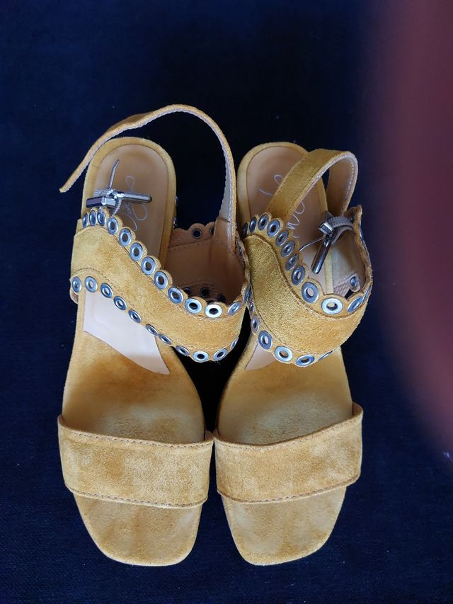 Sandalias chica, marca Alpe.