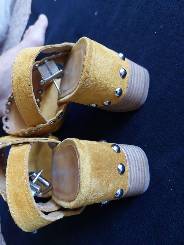 Sandalias chica, marca Alpe.