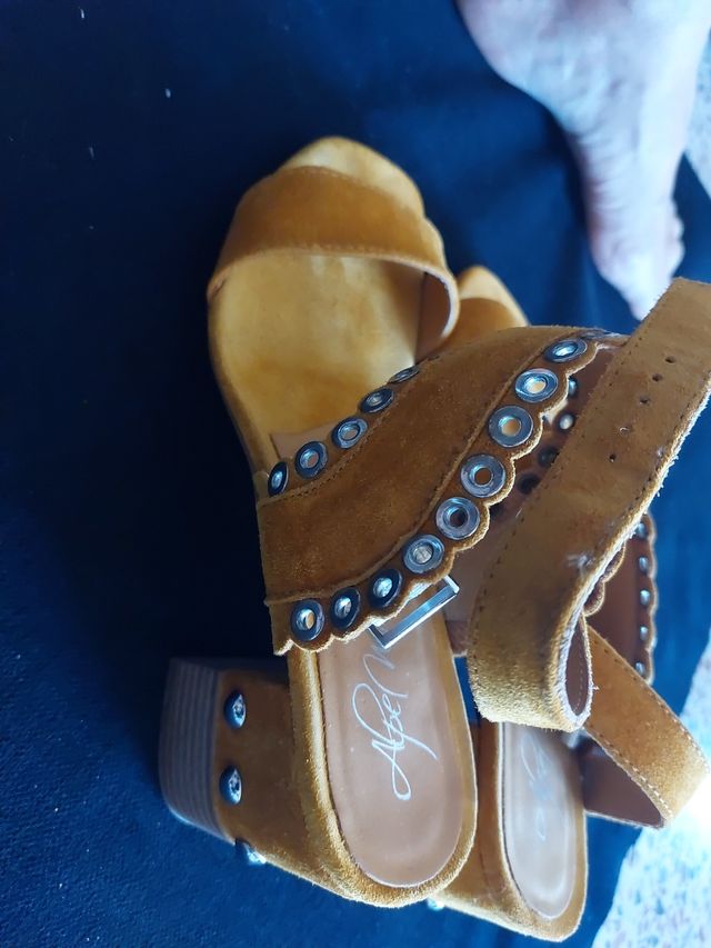 Sandalias chica, marca Alpe.