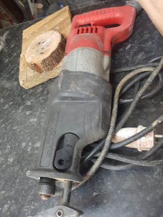 Sierra de Sable 230v  milwaukee 1000 SQ