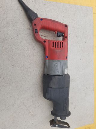 Sierra de Sable 230v  milwaukee 1000 SQ